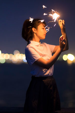 小妖精抬起臀嗯啊h军人