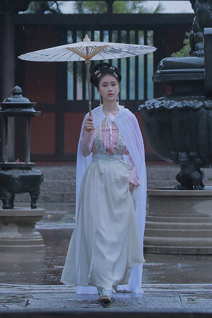 撅包臀裙从后面进去小说