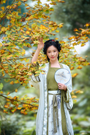 吸允式裸体互伸舌头激情舌吻