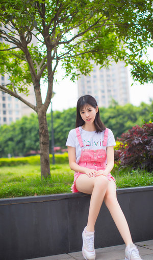 美女解开胸罩让男人吃奶视频