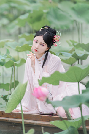 女人摸自己的阴视频