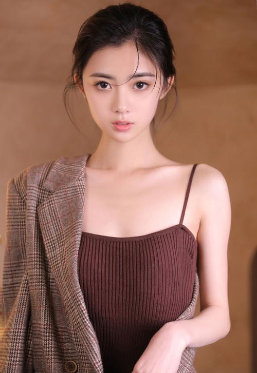 被两个老头咬住吃奶野战