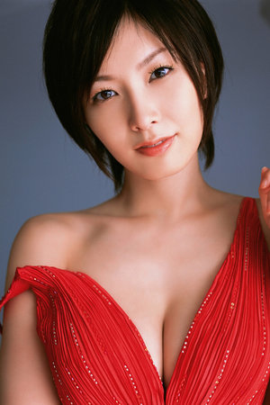 美女被男人摸胸